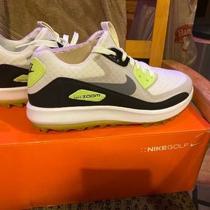 Nike women’s 7.5 NWOB